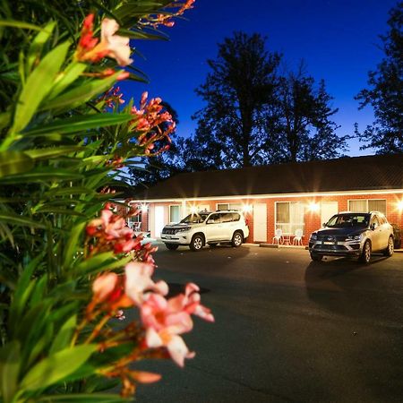 Akuna Motor Inn And Apartments Даббо Экстерьер фото