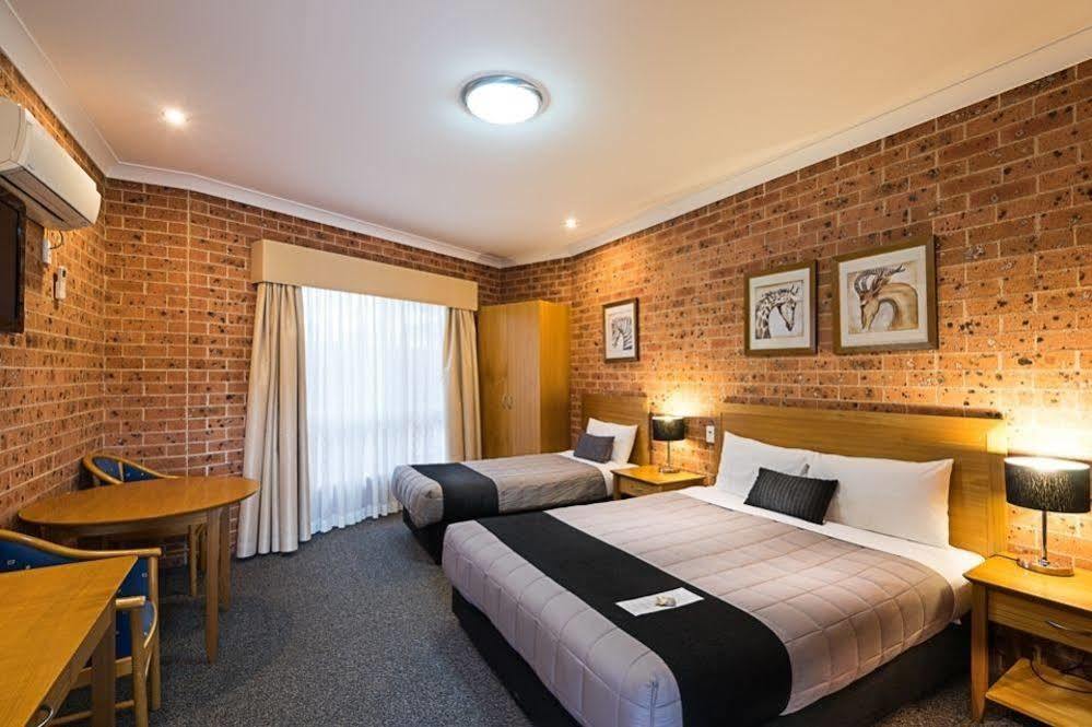 Akuna Motor Inn And Apartments Даббо Экстерьер фото