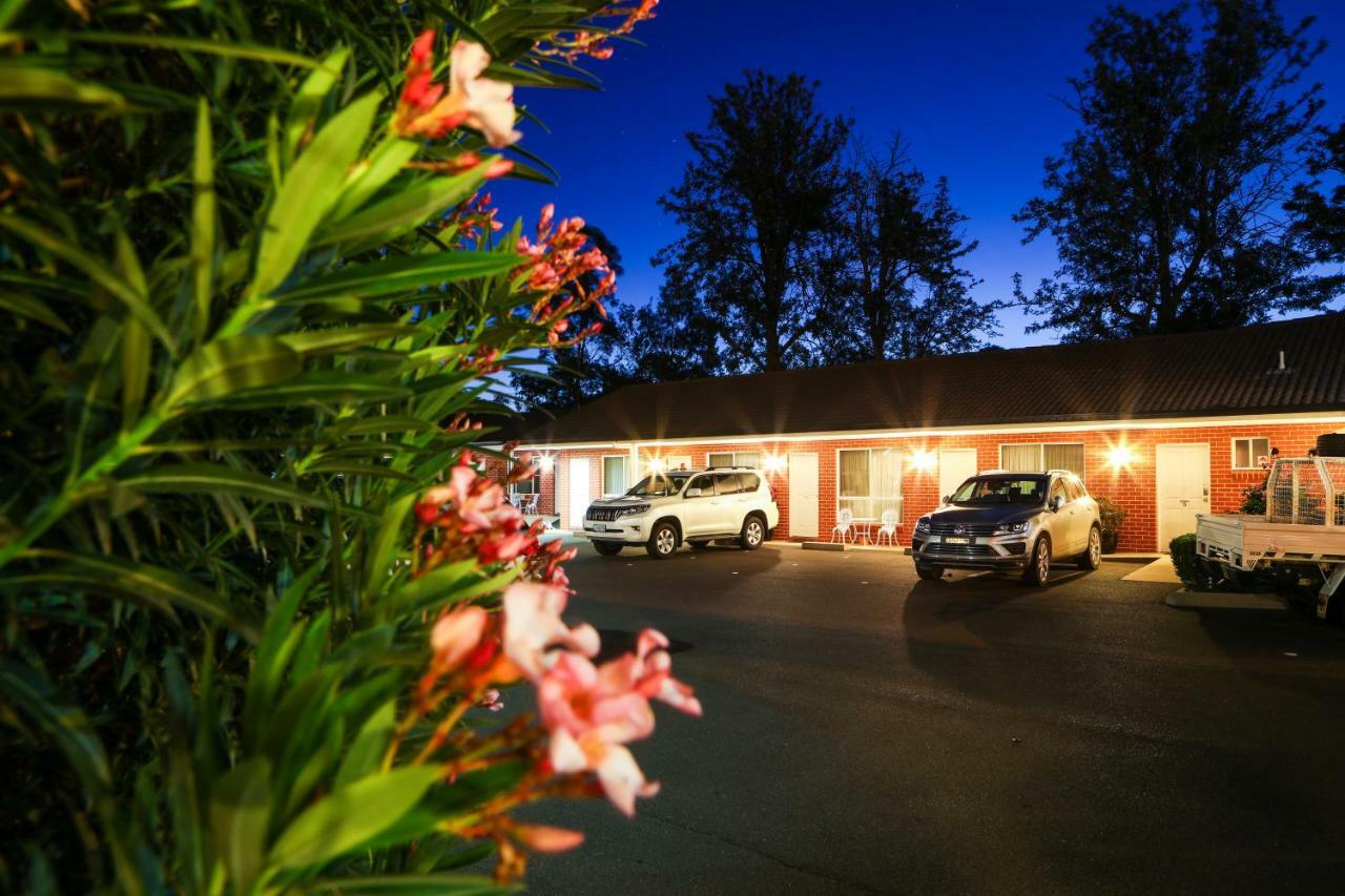 Akuna Motor Inn And Apartments Даббо Экстерьер фото